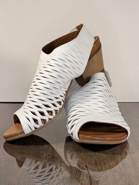 Bueno White Leather Cutout Slide Sandals Size 36 EU / 6 US
